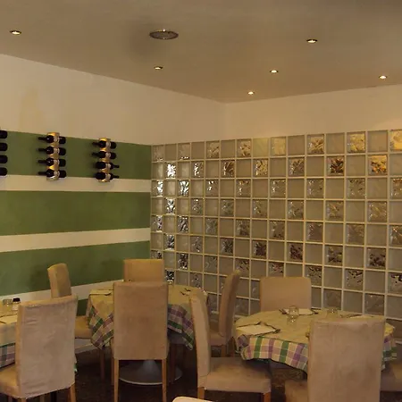 Vintage Hotel 3*